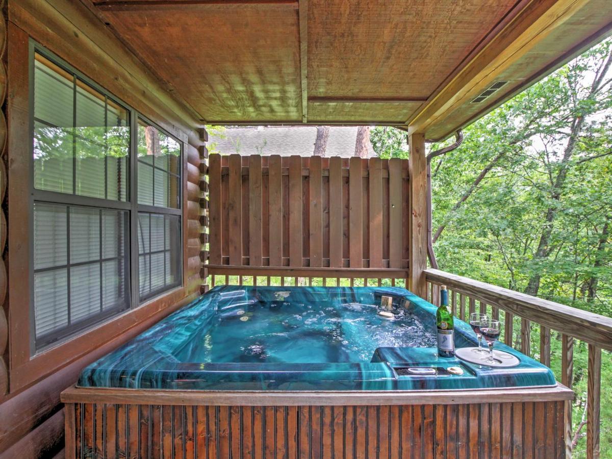 Idyllic Cabin With Hot Tub Less Than 2 Mi To Dollywood! Sevierville Exterior photo