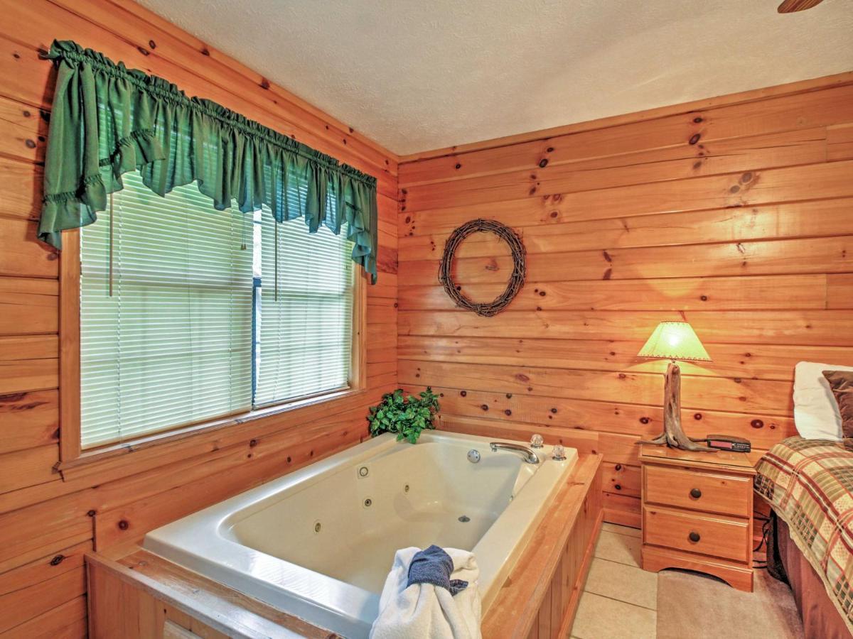 Idyllic Cabin With Hot Tub Less Than 2 Mi To Dollywood! Sevierville Exterior photo
